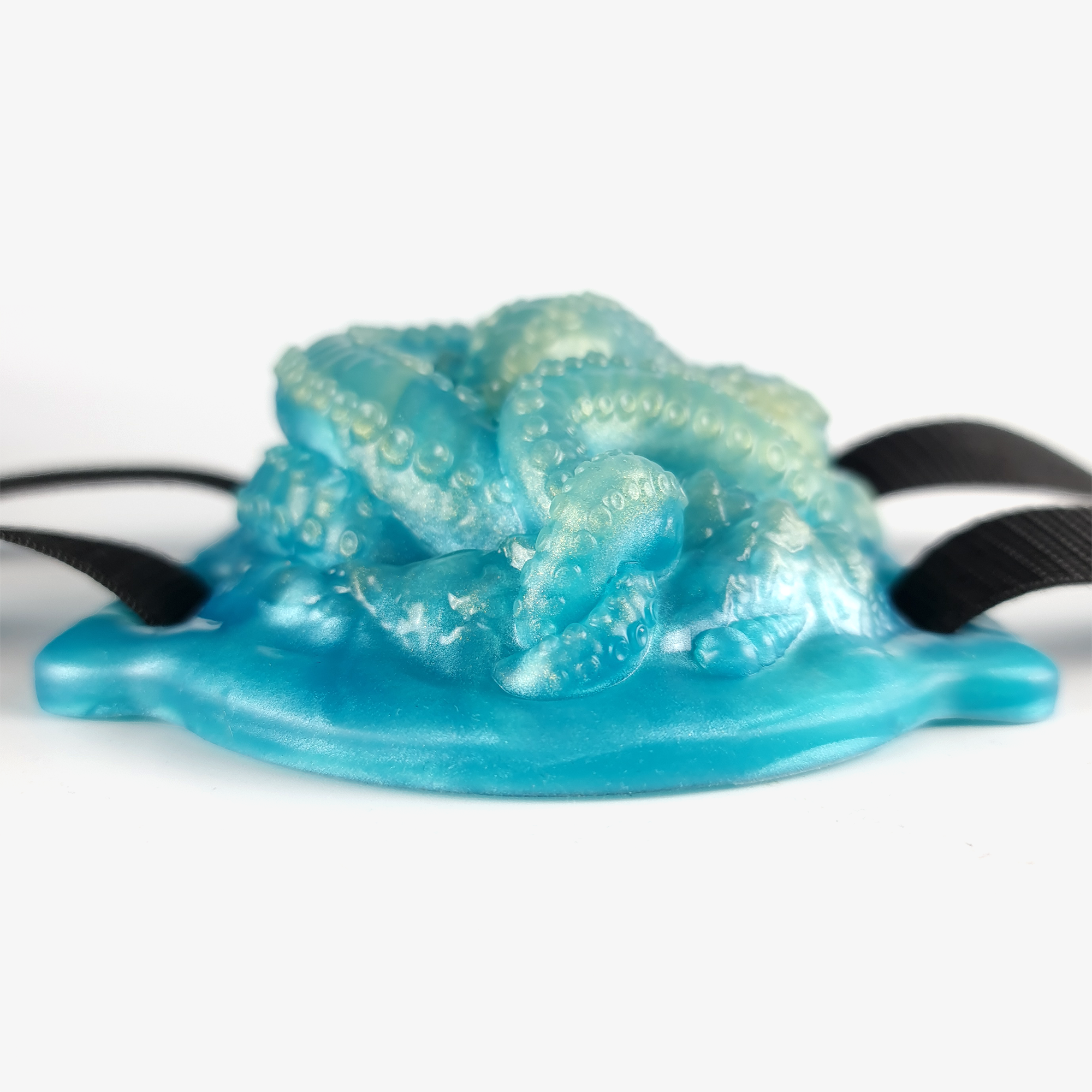 The tentacle grinder front with straps.